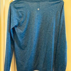 Women’s Lululemon Long Sleeve Size 6